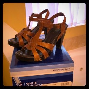 White Mountain heeled sandal, size 6